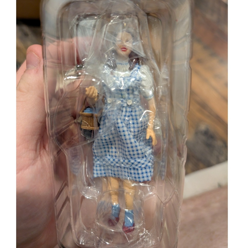 Hallmark Keepsake 2007 Dorothy Gale The Wizard of Oz Christmas Ornament - Picture 4 of 4